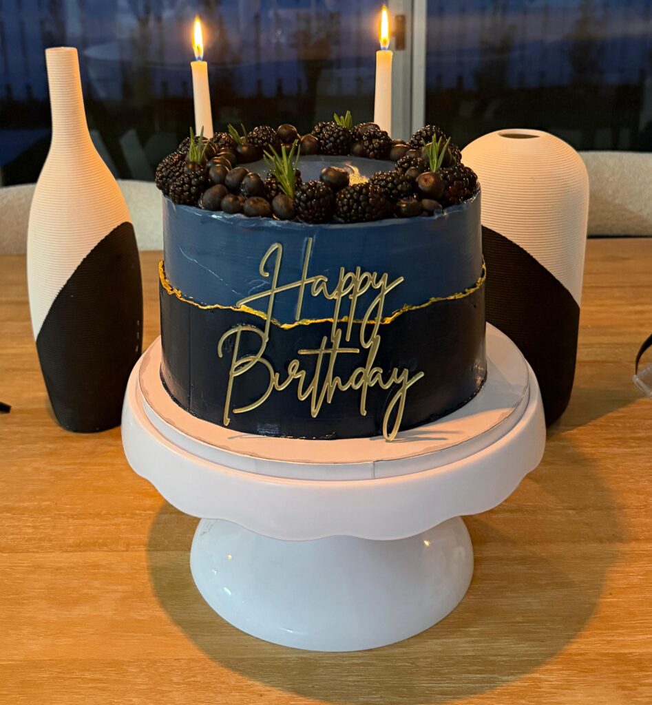 Homemade gourmet desserts featuring vintage cakes, cupcakes, fruit tarts, and themed celebration cakes made with artistic detail.