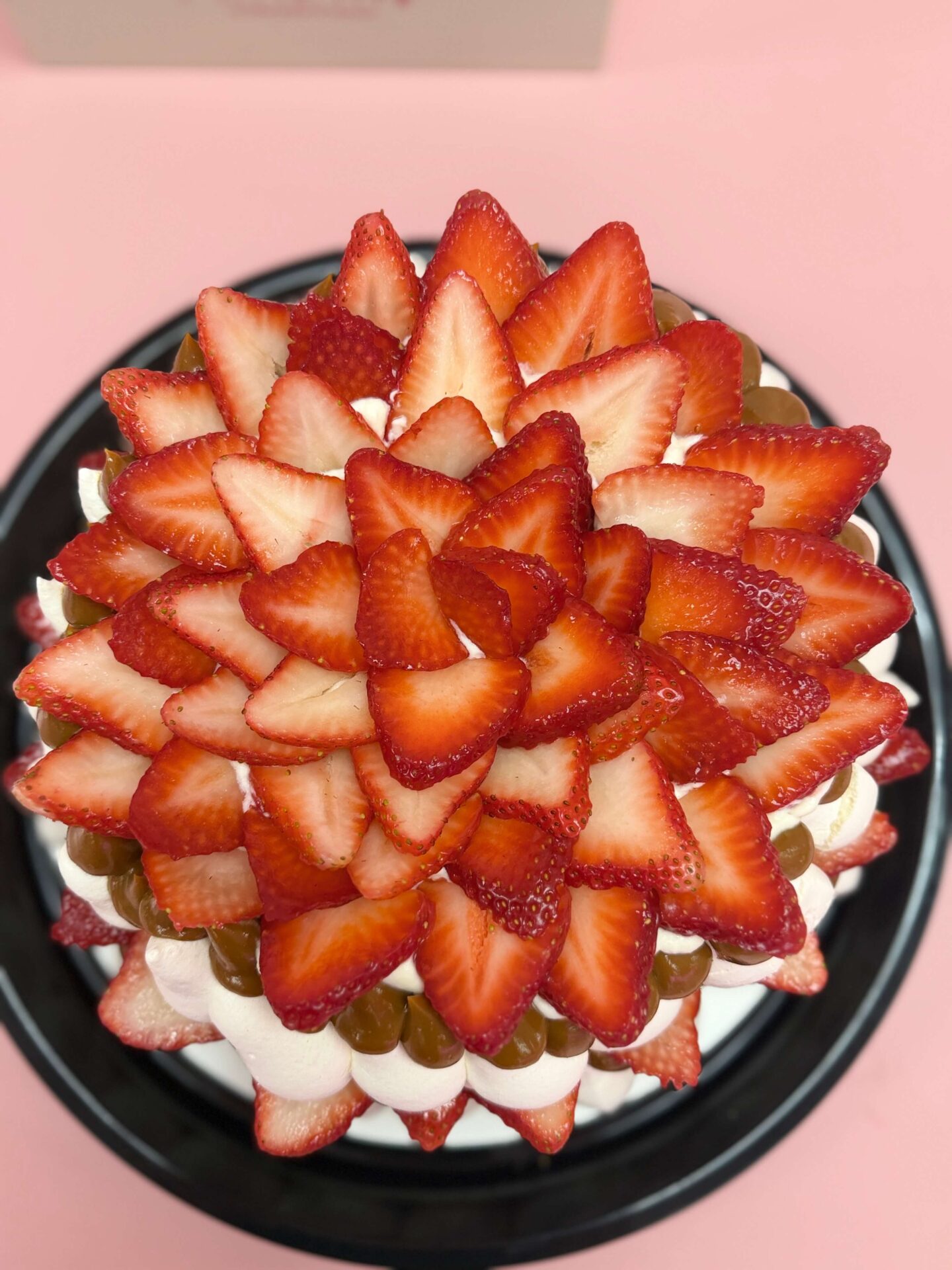 Catering de pavlovas near me postres colombianos, sanduces, canolis, croissants, café, ensalada de frutas, savory bites