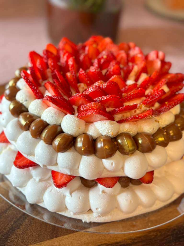 Catering de pavlovas near me postres colombianos, sanduches, canolis, croissants, café, ensalada de frutas, savory bites pavlova co coral springs