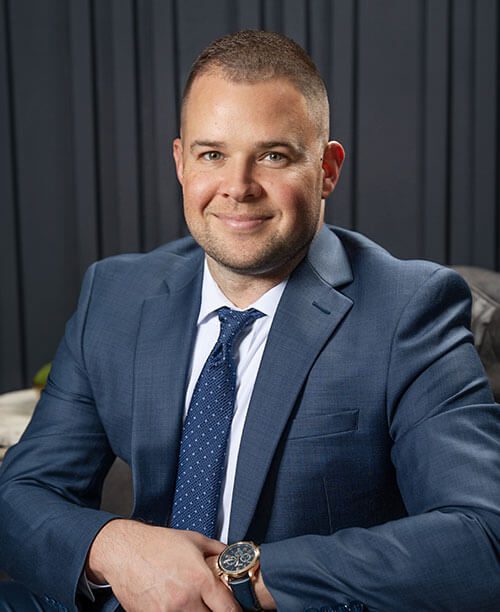 Hola, soy Will, Public Adjuster a su servicio. ¿Su propiedad ha sufrido daños por agua, incendio, viento o moho? En ROCKWALL ofrecemos un servicio completo para proteger sus intereses: - Inspeccionamos su propiedad detalladamente - Analizamos los daños - Revisamos su póliza y coberturas - Evaluamos los costos reales de reparación - Negociamos la liquidación de su reclamación