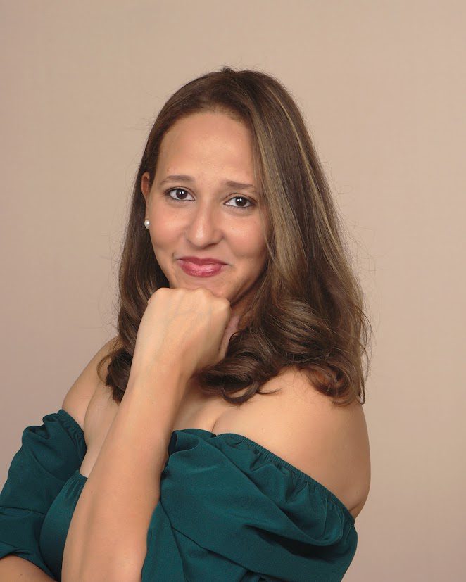 Karina Perinatal es una práctica especializada en salud mental materna que ofrece acompañamiento terapéutico a mujeres durante el embarazo, posparto y primeros años de maternidad. Nos especializamos en el tratamiento de depresión posparto, ansiedad perinatal, ataques de pánico, cambios de humor, culpa materna, agotamiento emocional, dificultades en la relación de pareja después del bebé y adaptación a la identidad materna. También brindamos apoyo en procesos de duelo gestacional y partos difíciles o traumáticos.