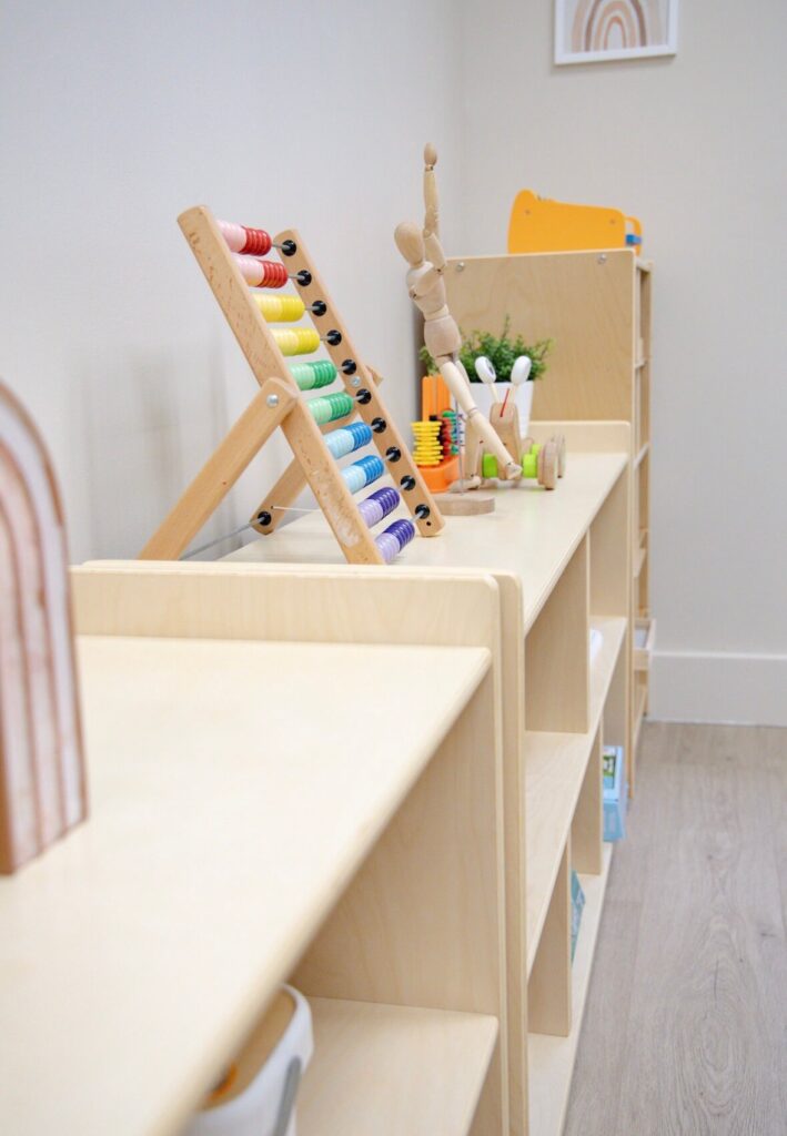 School-based ABA therapy support for children collaborating with teachers and families