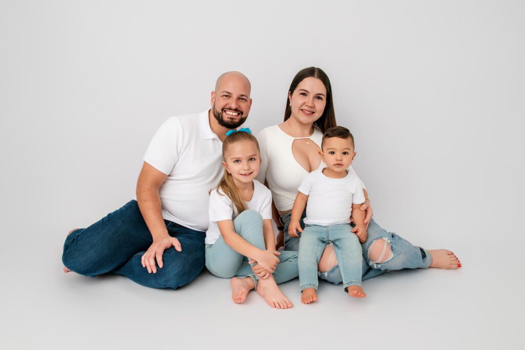 Day- Dream Photography Photography specialized in maternity, newborns, birthdays, and family memories.