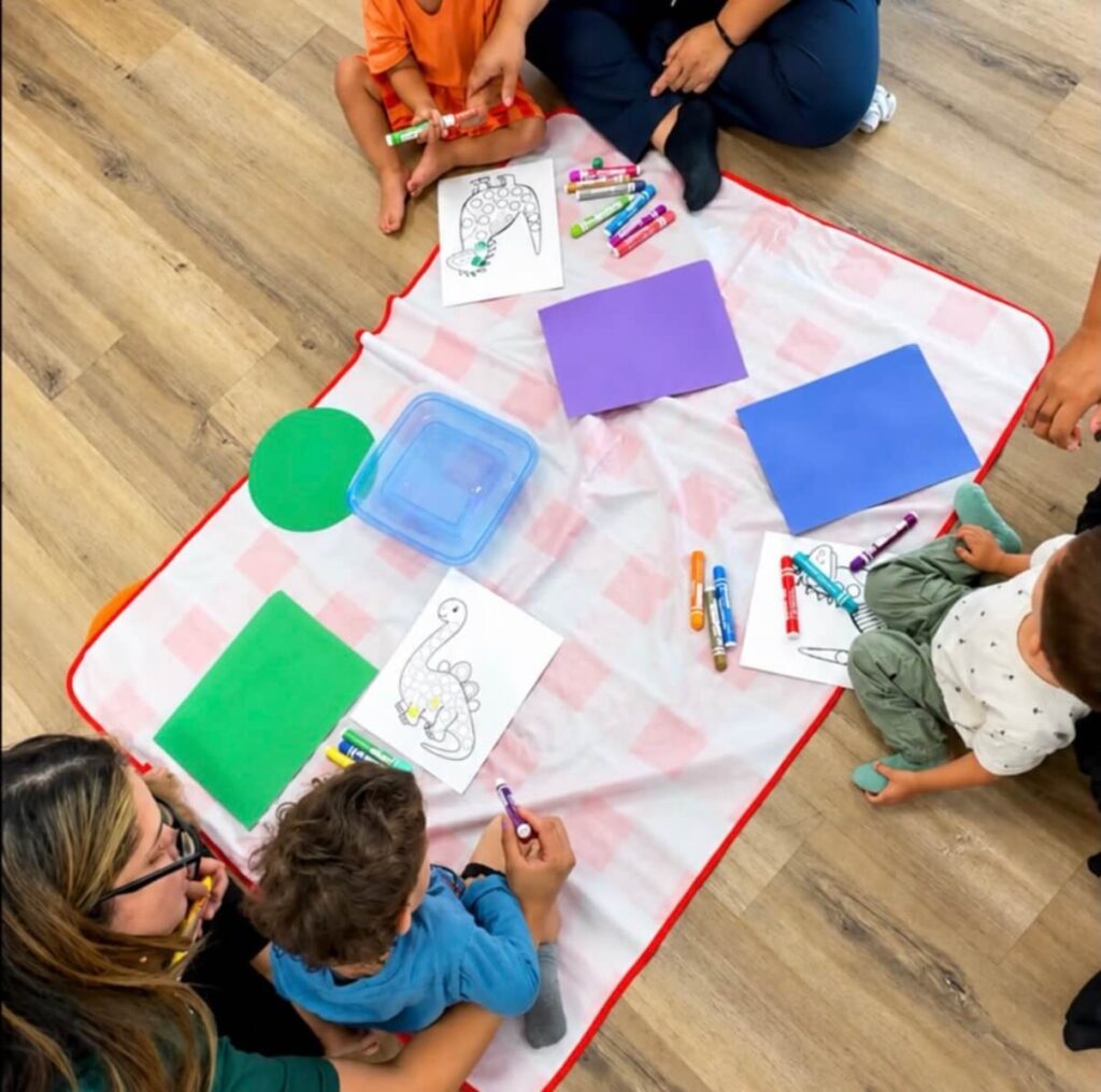 A Spanish immersion parent-and-child class for toddlers ages 12–36 months.