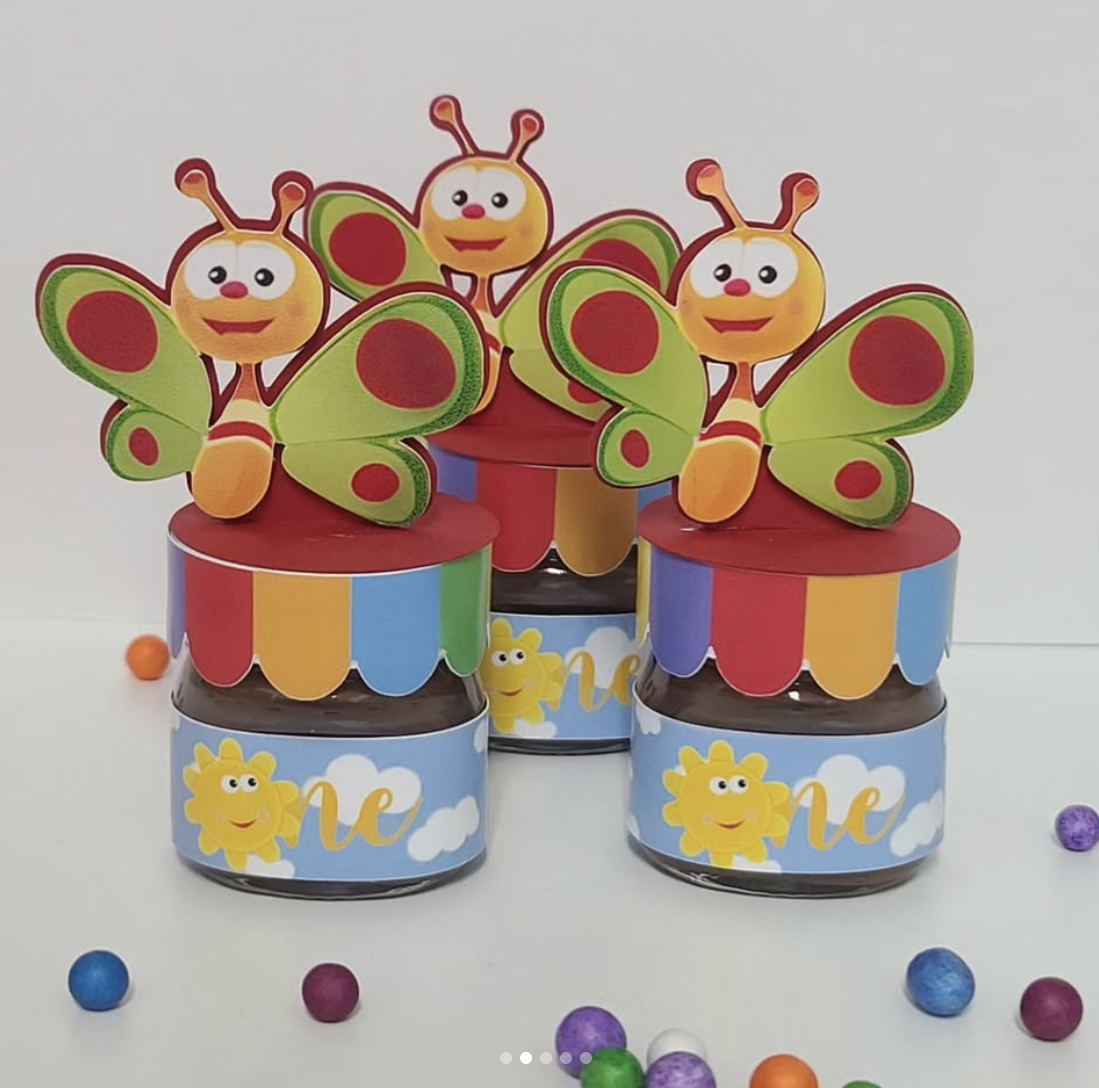 Colorful personalized party favors, treat containers, candy boxes, and themed event decorations designed by FloreSer for birthdays, baby showers, and children's celebrations