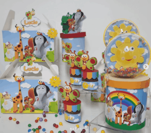 Colorful personalized party favors, treat containers, candy boxes, and themed event decorations designed by FloreSer for birthdays, baby showers, and children's celebrations.