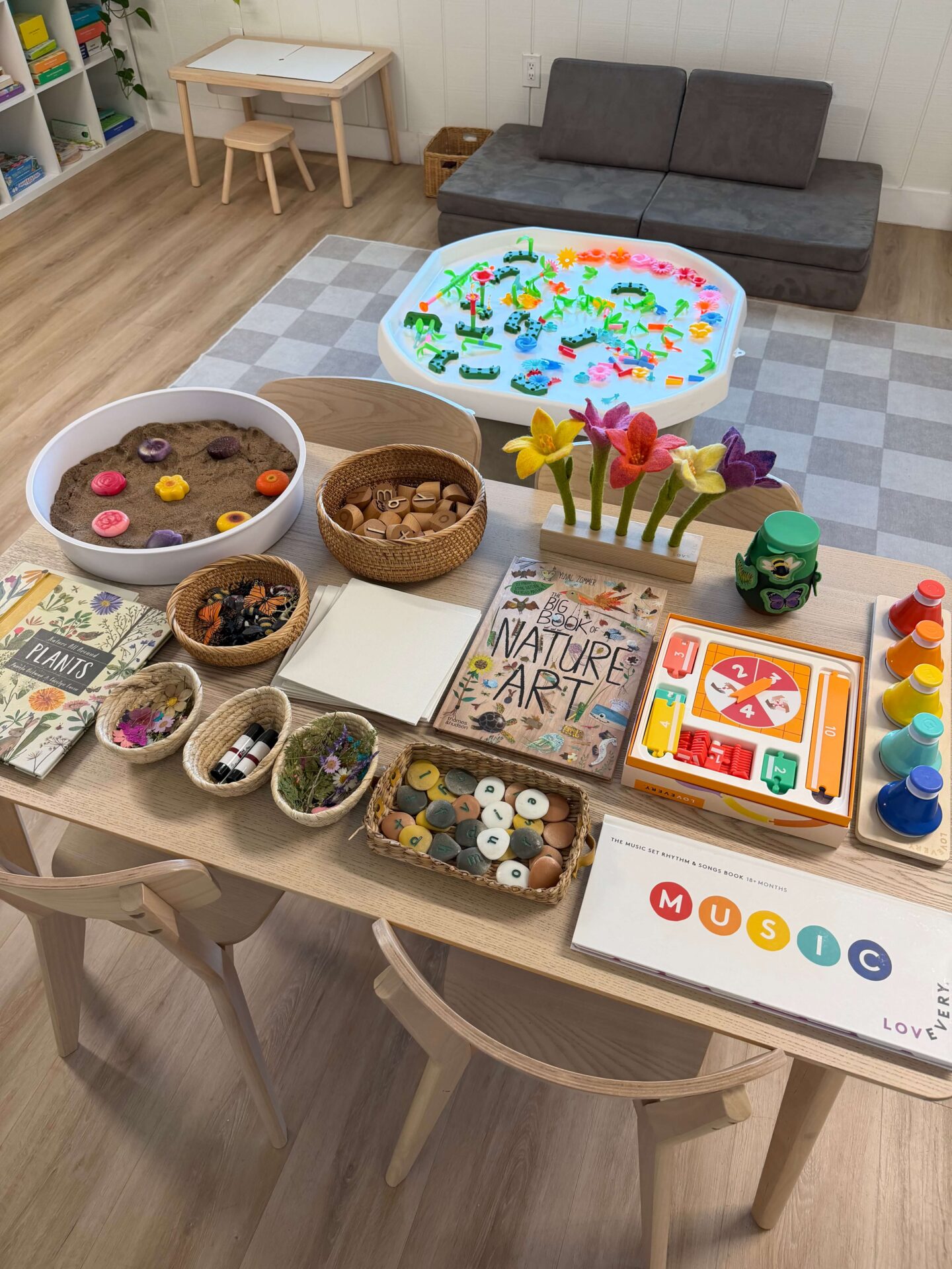 A bilingual educational community where children ages 3-12 learn through curiosity, creativity, and hands-on experiences.
