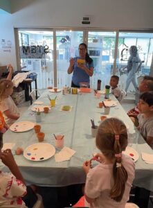 Children enjoying a hands-on experiment during a bilingual English-Spanish Future Minds science and STEAM class for kids in Coral Springs and Parkland